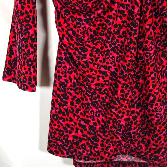 Michael Michael Kors Ruched V-Neck Red & Black Cat Print Blouse Size Small - Picture 4 of 8